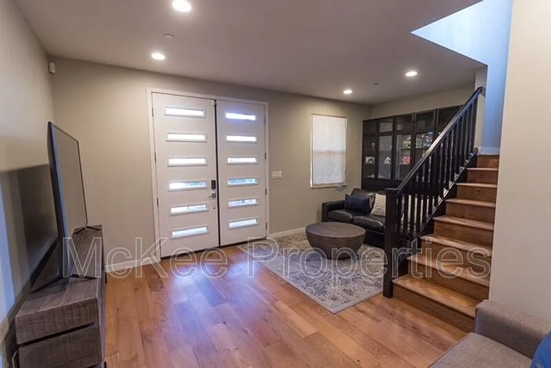 3 bed, 2.5 bath, 1520 sqft, $4,800 — Photo 4