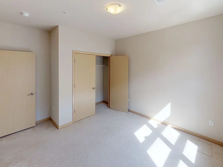 902 Drake St — Photo 107