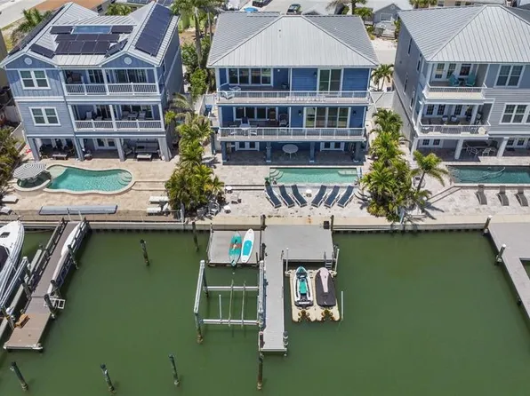 460 137th Avenue Cir, Madeira Beach, FL 33708