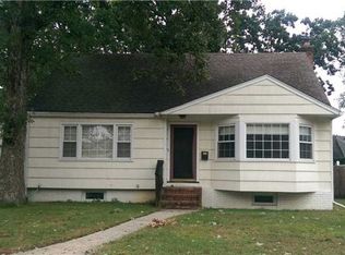 37 Lincoln Ave, Massapequa Park, NY
