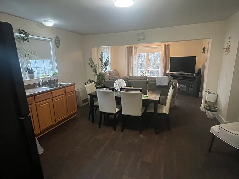 482 Essex St #2 — Photo 3