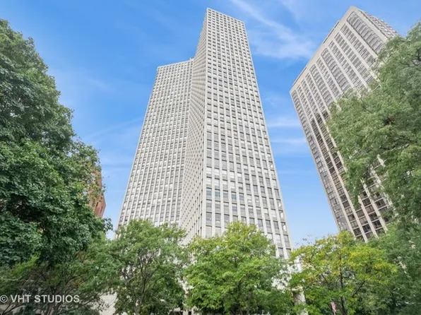 2626 N Lakeview Ave APT 1002, Chicago, IL 60614