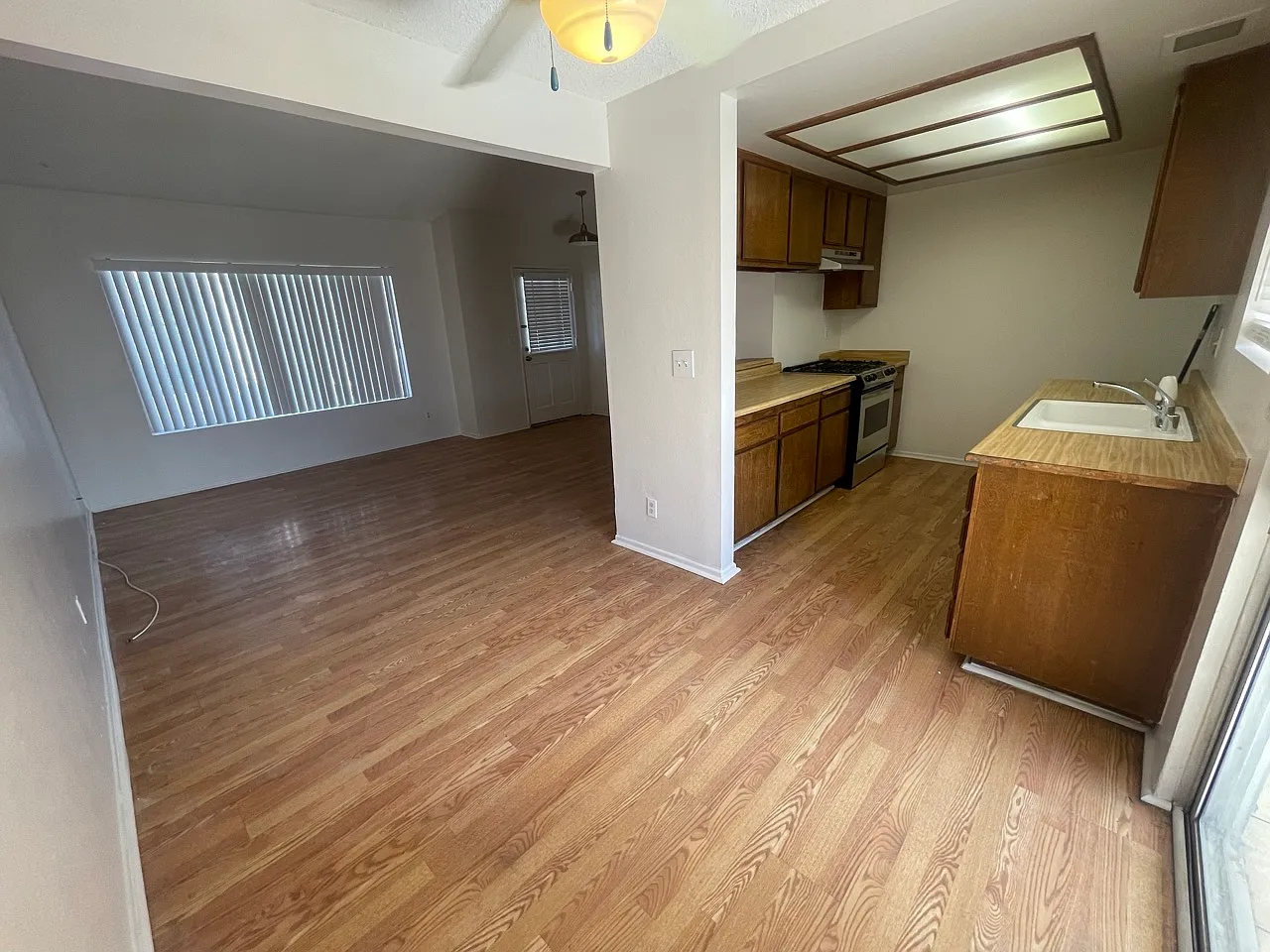 2 bed, 900 sqft, $1,500 — Photo 3