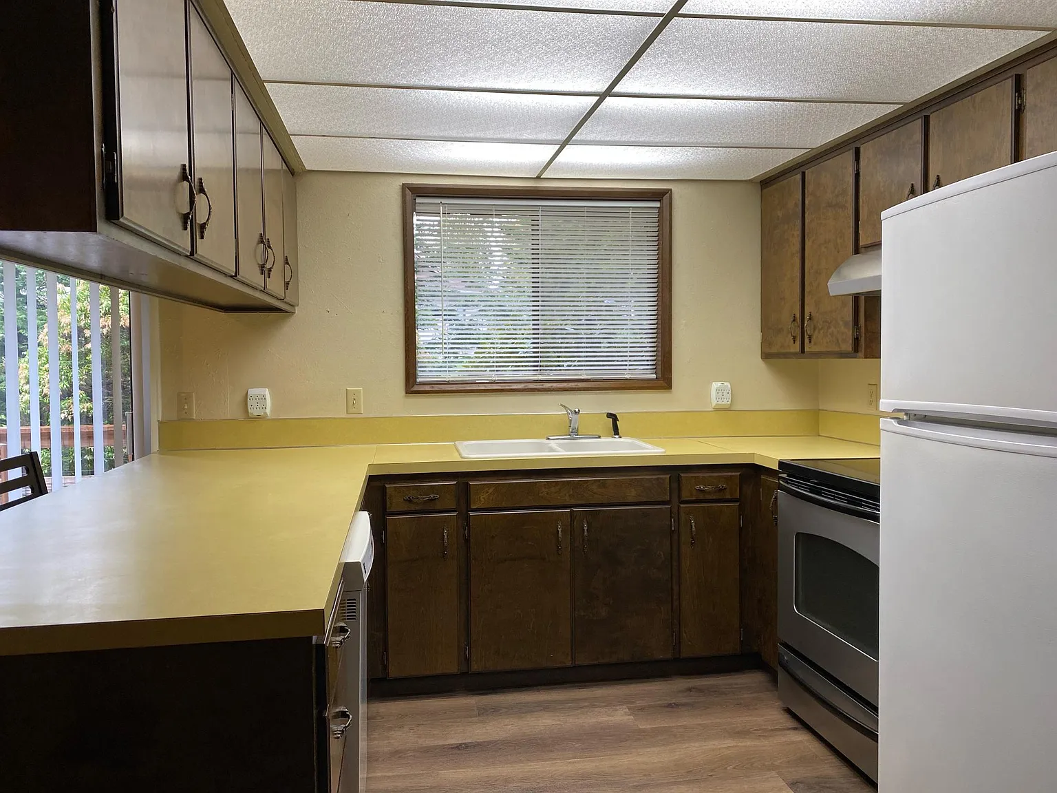 2 bed, 1.5 bath, 1296 sqft, $1,595 — Photo 3