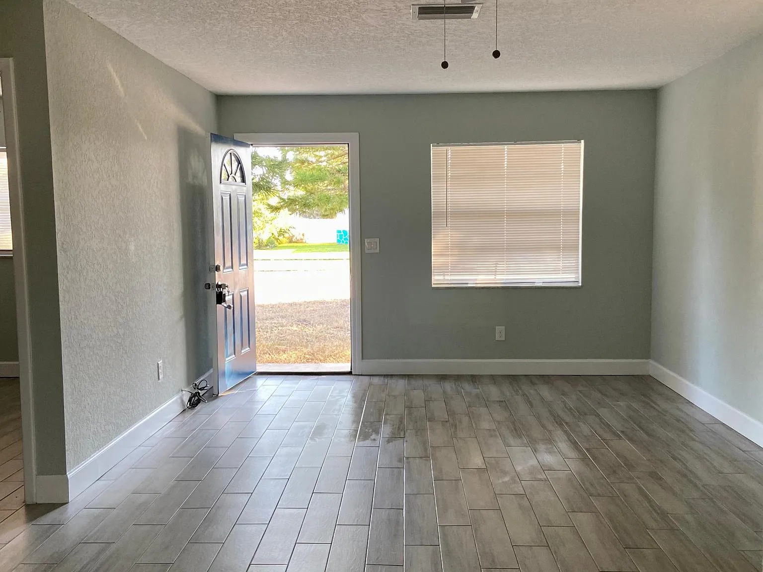 2 bed, 884 sqft, $1,800 — Photo 3