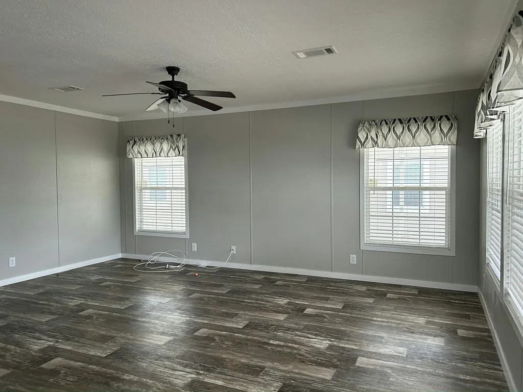 3 bed, 2.0 bath, 1372 sqft, $1,599 — Photo 4