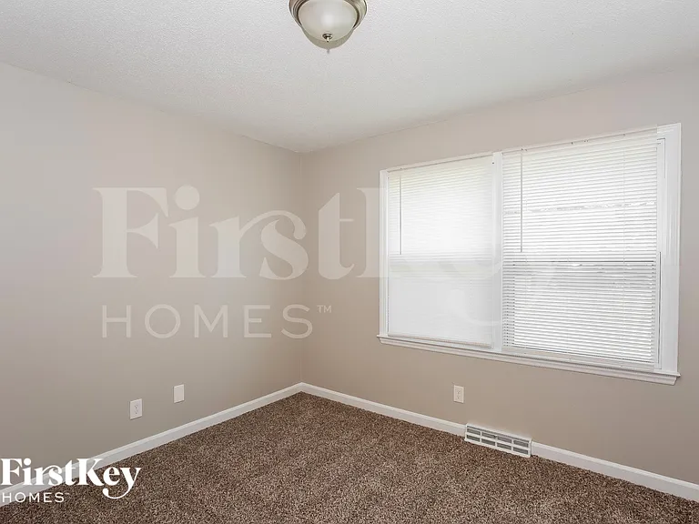 940 Ridgeway Dr — Photo 15