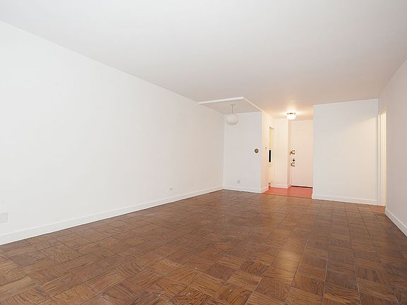 3rd image of 225 E 57th St APT 3A