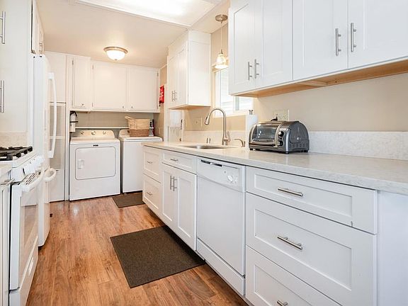 4th image of 1145 E Barham Dr Spc 124