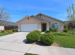 1554 Hume Dr, Sanger, CA 93657
