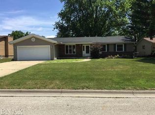 106 Malvern Dr, Normal, IL 61761