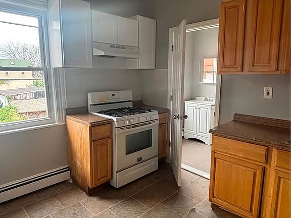 4th image of 9 Rockland St #2