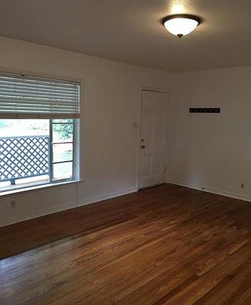 3rd image of 5222 Valley Oak Dr