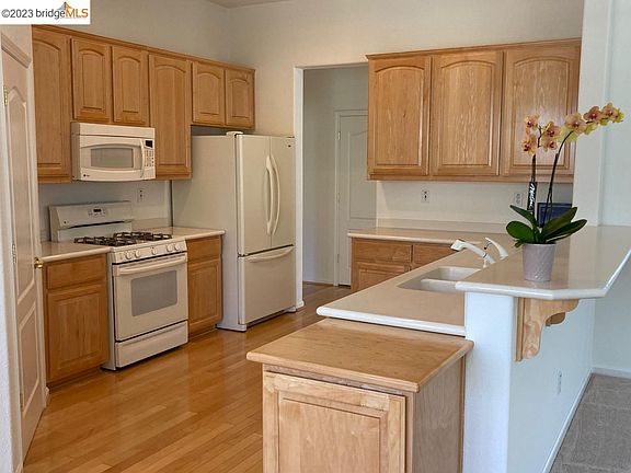 2nd image of 395 Earlham Way