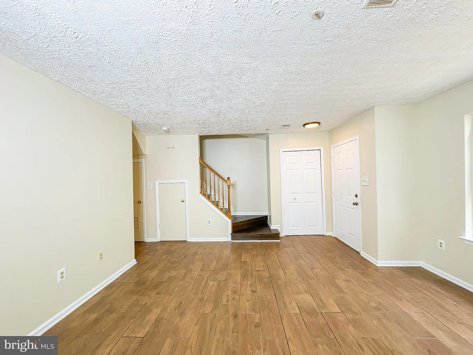 Hill Oaks Condo Phase 1-13 — Photo 2