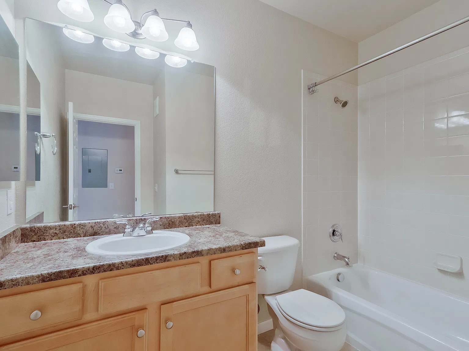 2 bed, 1286 sqft, $2,250 — Photo 4