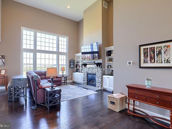 4th image of 339 Ecker Dr