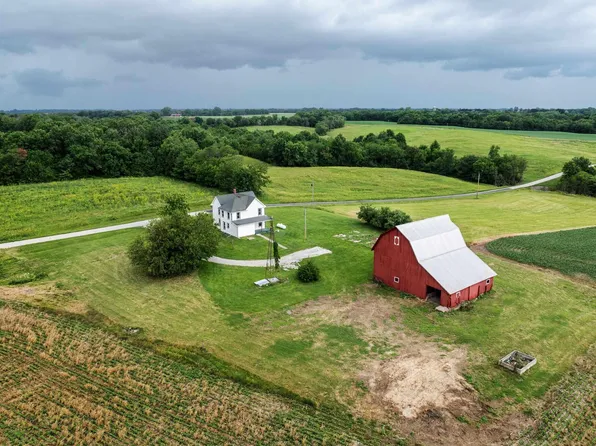 321 N County Road 1200, West Pt, IL 62380