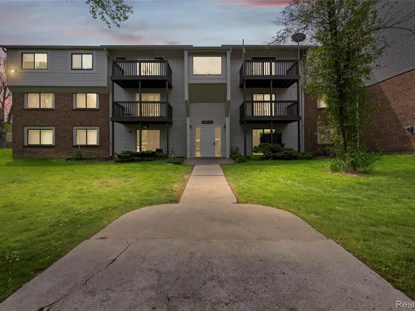 30052 W Twelve Mile Rd Unit 61, Farmington Hills, MI 48334
