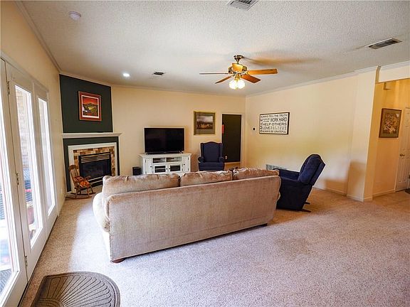 4th image of 4 Pebblebrook Ct