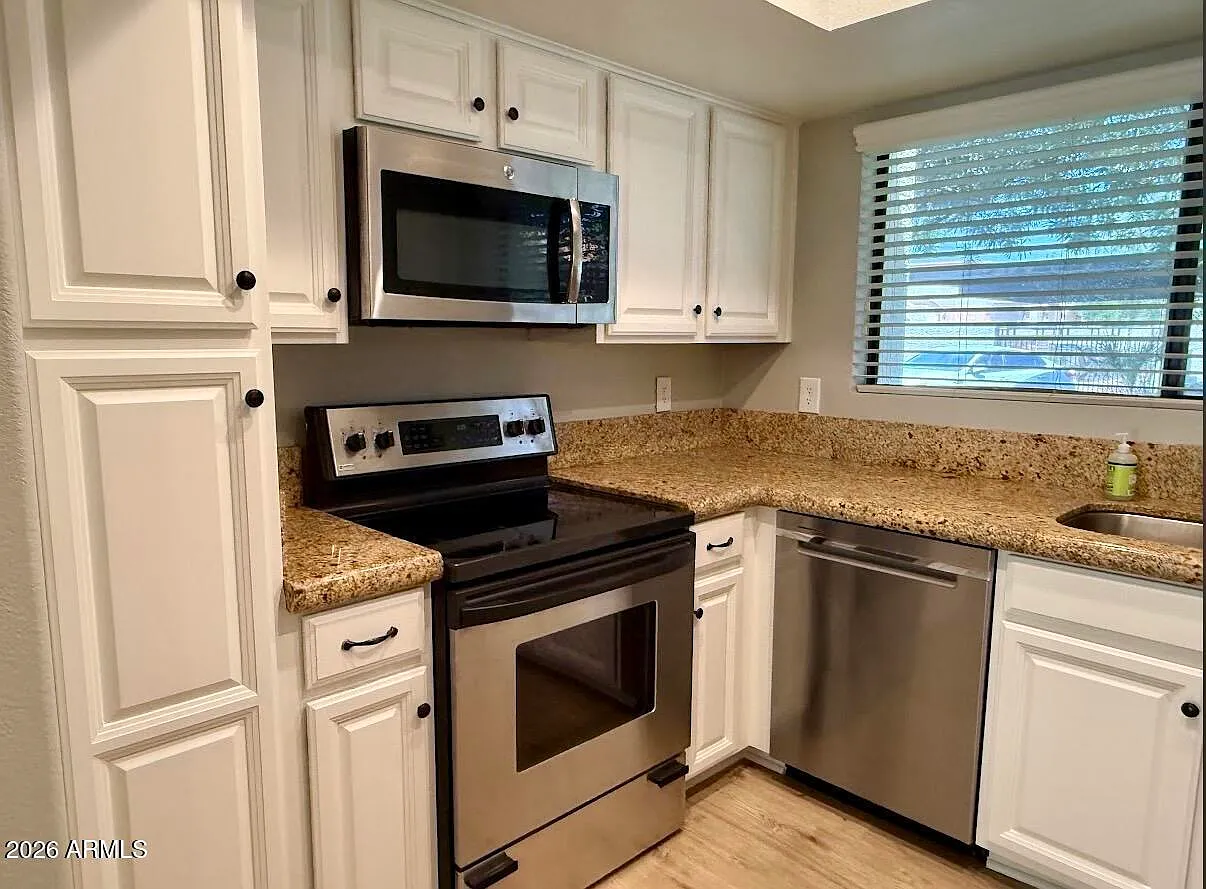 2 bed, 2.0 bath, 973 sqft, $1,800 — Photo 4