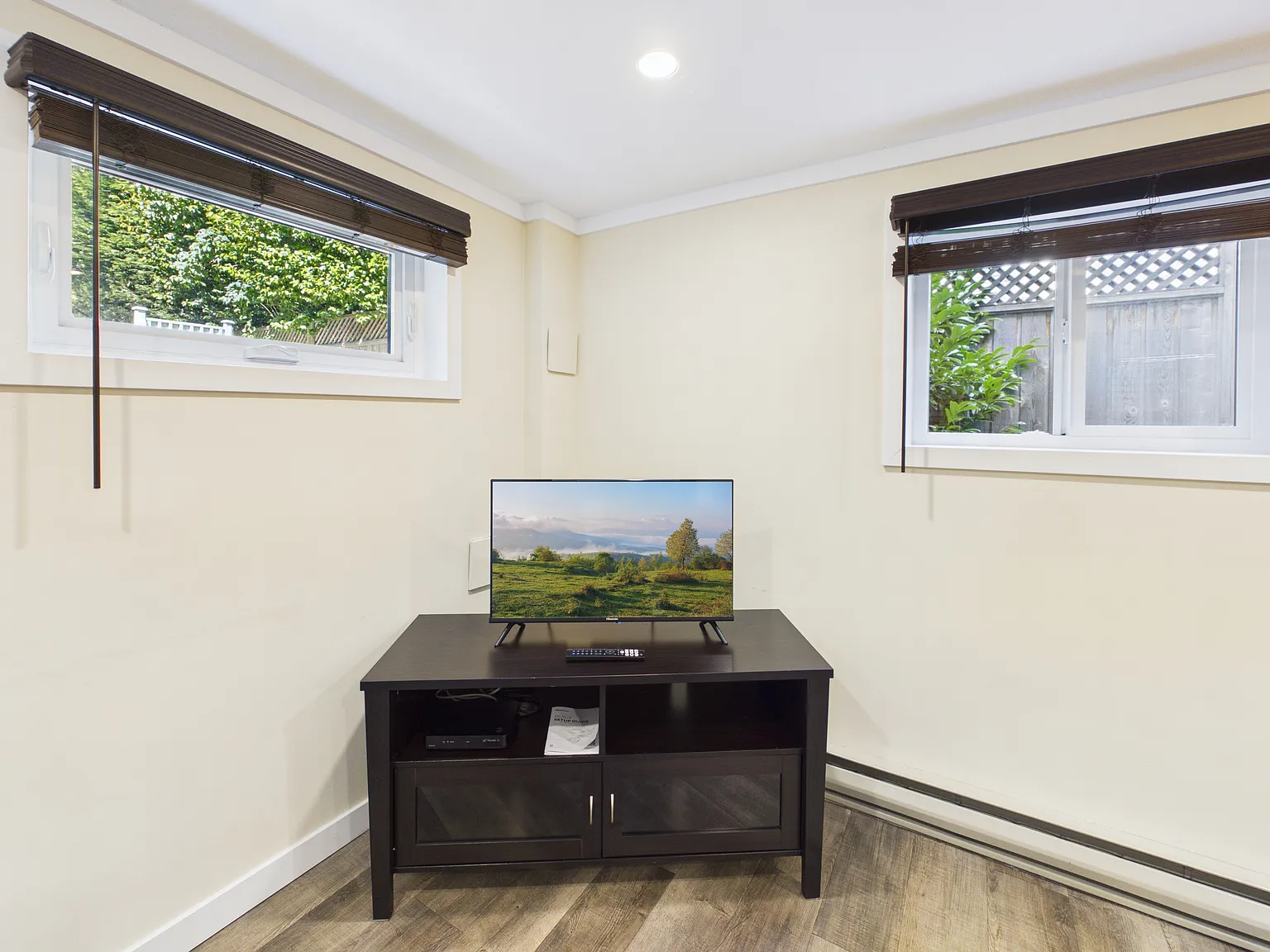 1887B Forrester St, Saanich — Photo 3