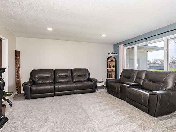 5th image of 405 W Jeffery St