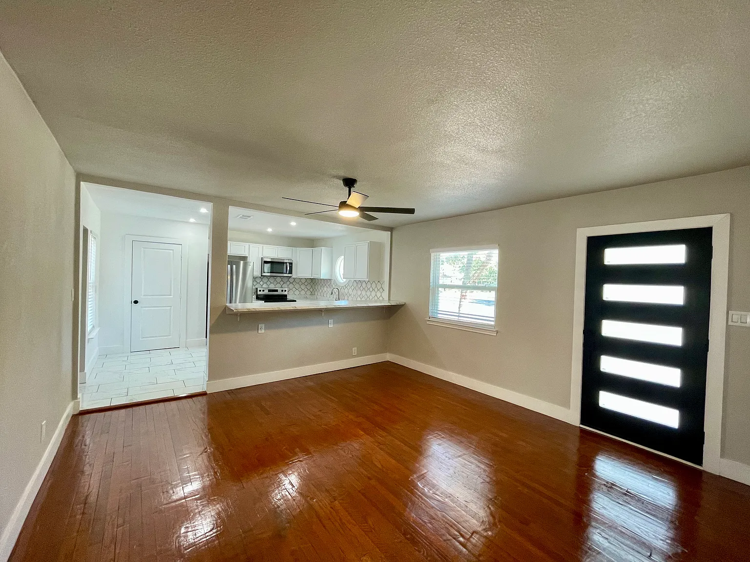 3 bed, 1705 sqft, $3,300 — Photo 4
