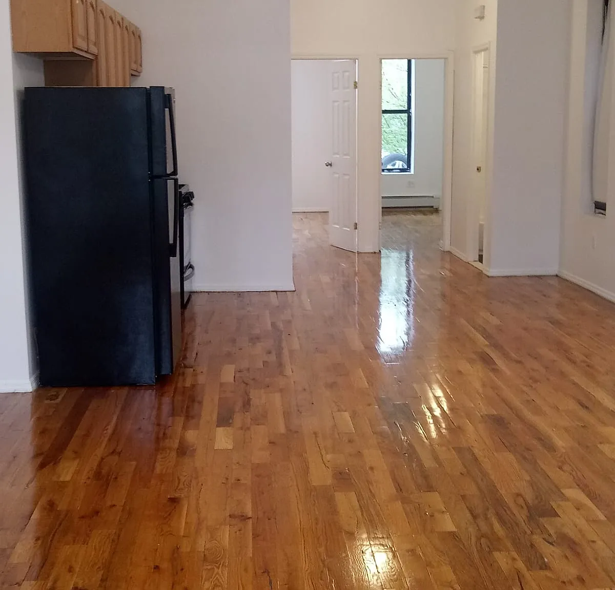 3 bed, 900 sqft, $3,650 — Photo 2