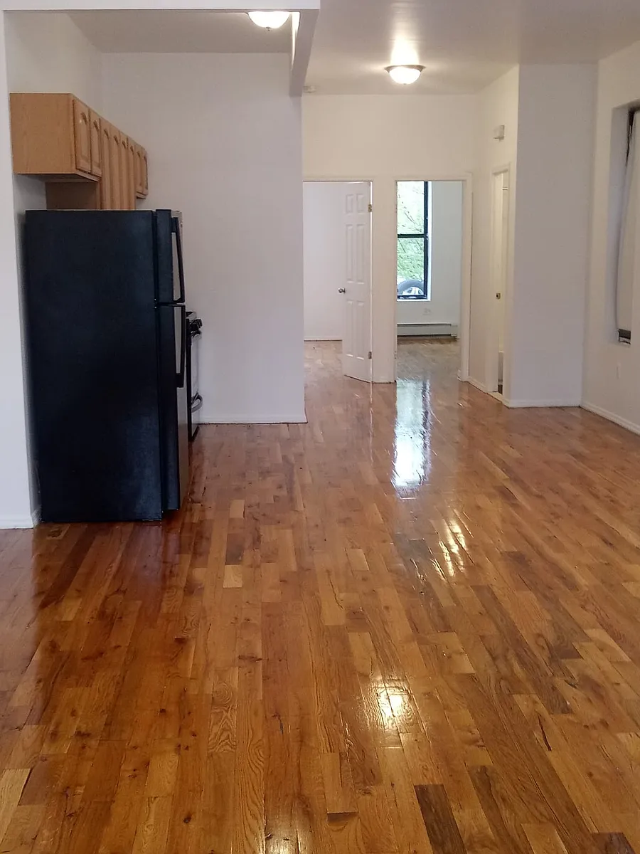 Building Photo - 628 Coster St #2