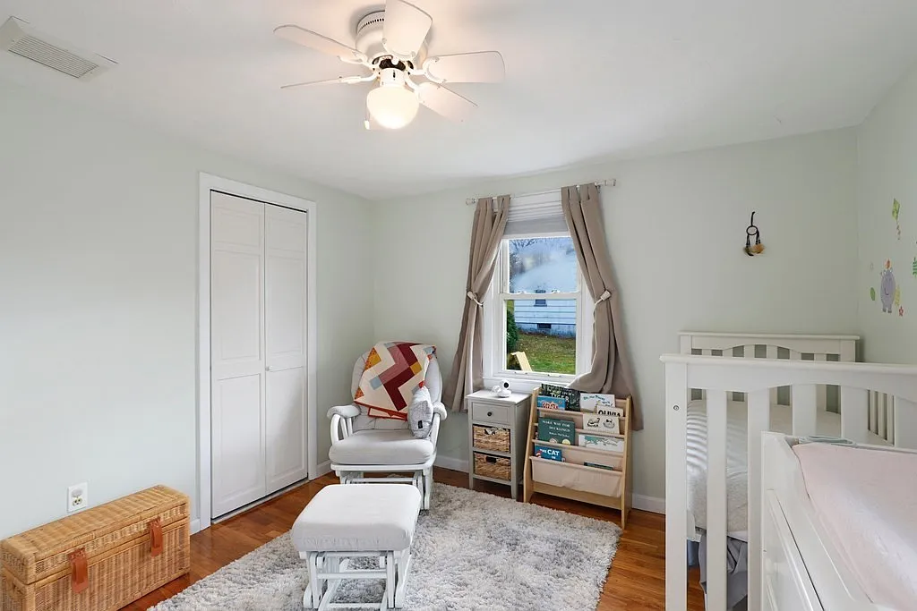 3 bed, 2338 sqft, $3,700 — Photo 3
