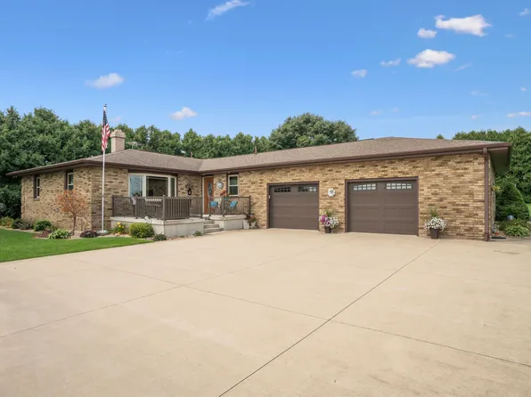 2151 332nd Ave, Dyersville, IA 52040