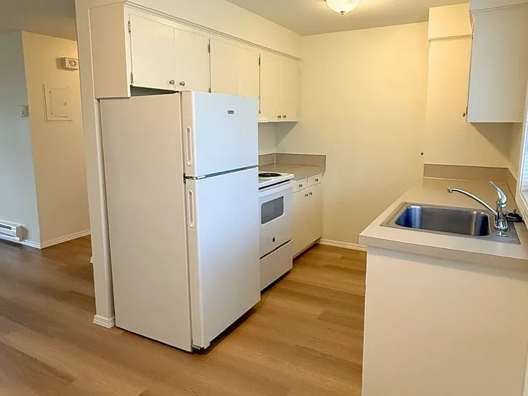 301 Lee St — Photo 3