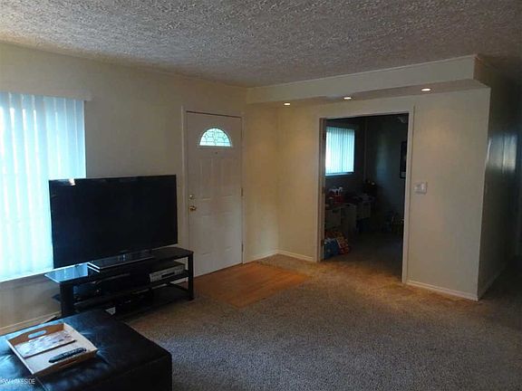 4th image of 26123 Tawas St