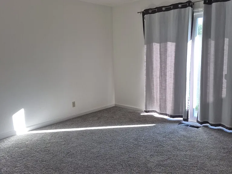 109 Corinne Ave — Photo 17
