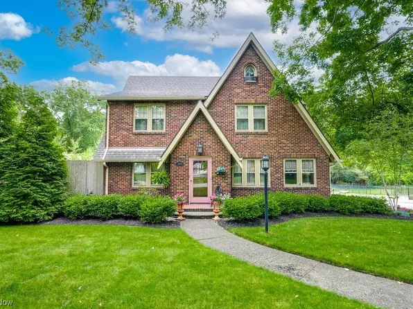 2904 Kent Rd, Stow, OH 44224