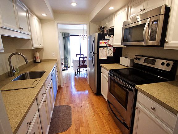 2nd image of 552 Charlesgate Cir