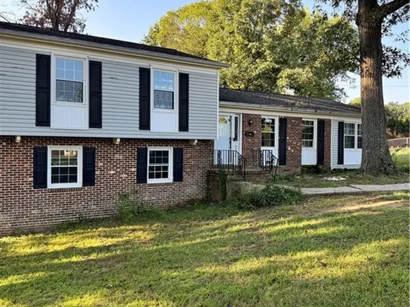 2404 Revolan Ct, Greensboro, NC 27407