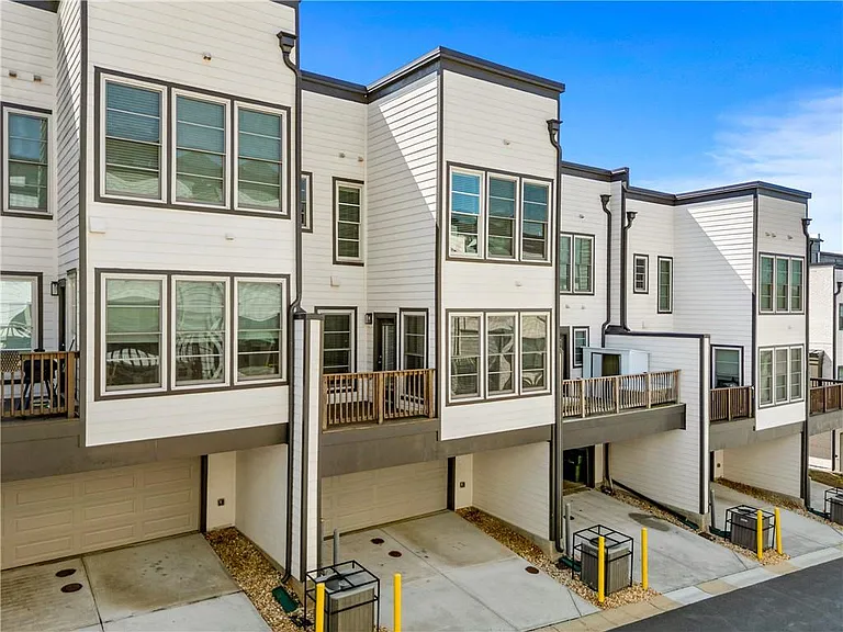 552 Ember Ln NW — Photo 40