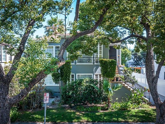 4th image of 809 E Doran St