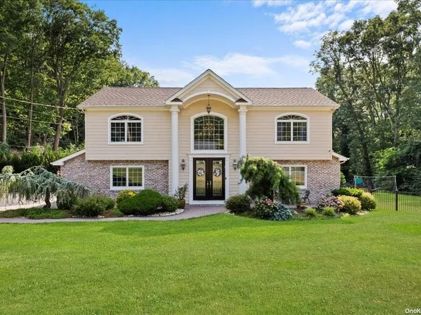 2 Susan Lane, Dix Hills, NY 11746