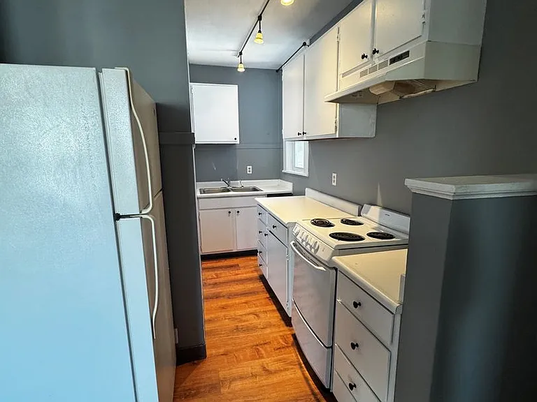 591 Commercial St — Photo 5