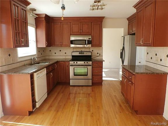 2nd image of 47317 Scarlet Dr N