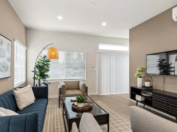15215 35th Ave W Unit B2, Lynnwood, WA 98087