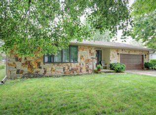 1801 Stratford Dr, Champaign, IL