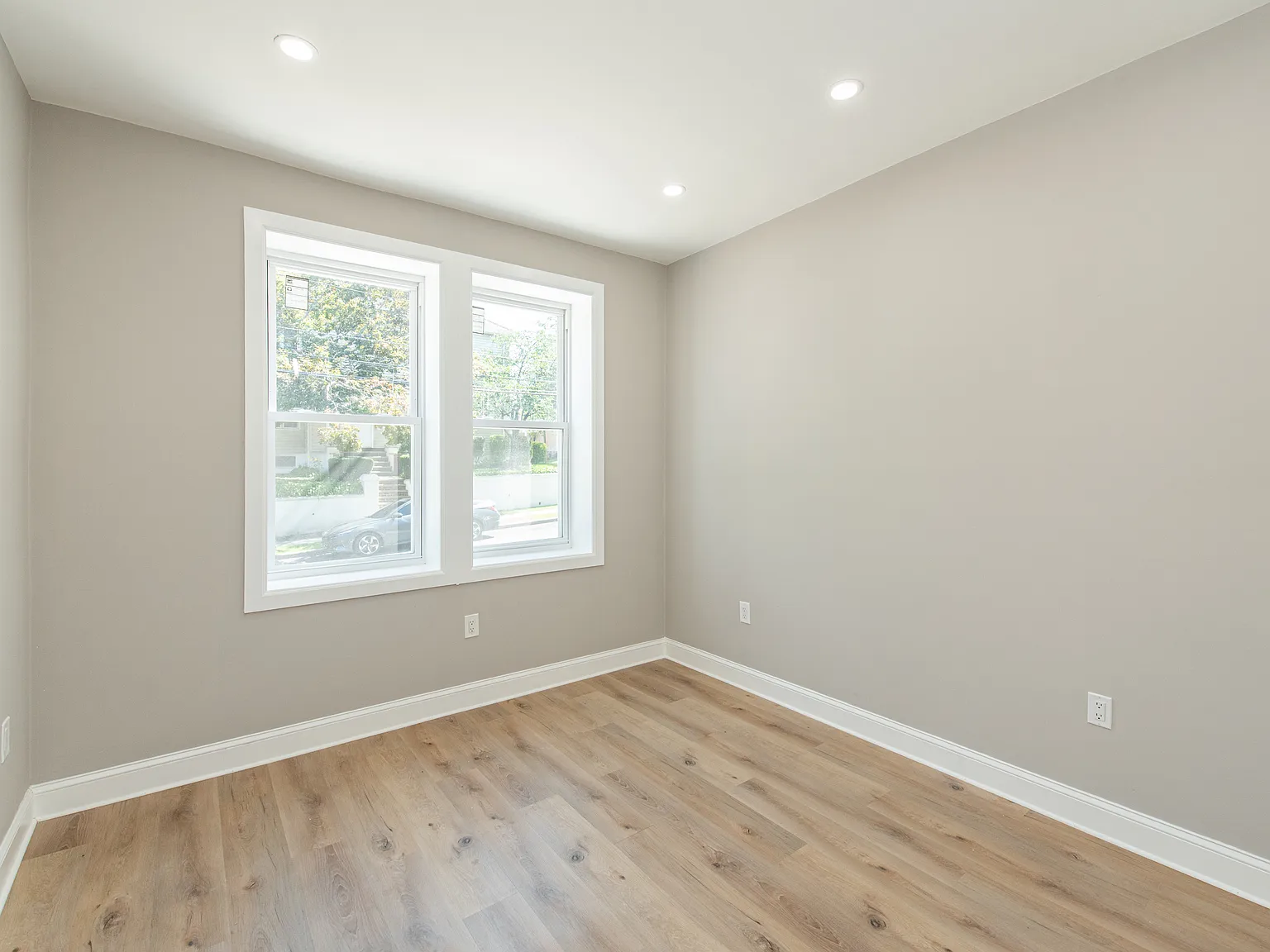 2 bed, 540 sqft, $2,400 — Photo 2