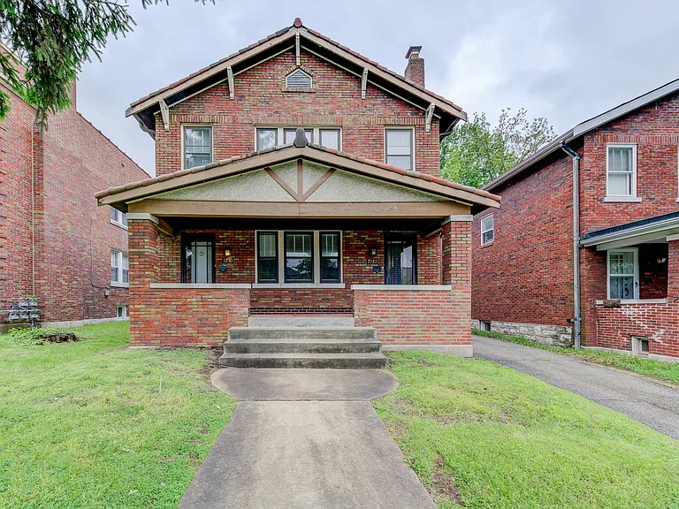 (201) 7230-32 Forsyth Blvd — Photo 9