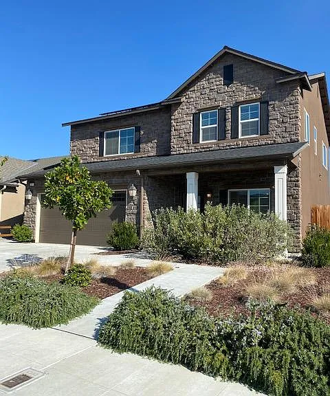 2177 La Vona Ave — Photo 1