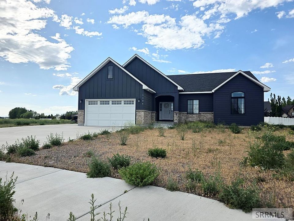 1st image of 1104 Cypress Loop