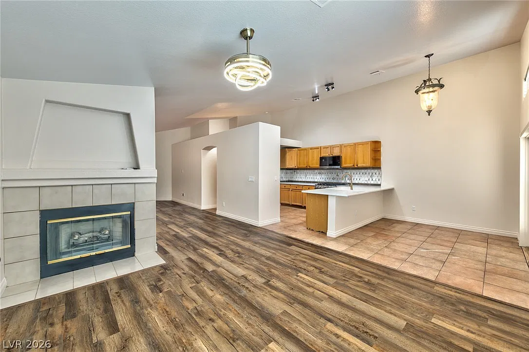 3 bed, 2.0 bath, 1876 sqft, $2,500 — Photo 4